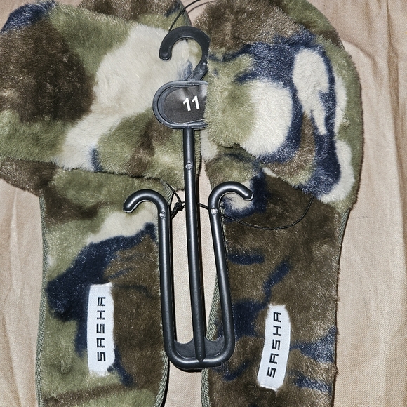 Sasha Fluffy Faux Fur Camo Slip-on Sandal Slippers Size 11, lug sole - Picture 7 of 7